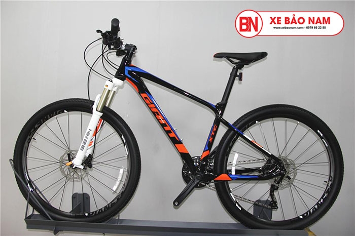Xe đạp Giant XTC 800 màu đen