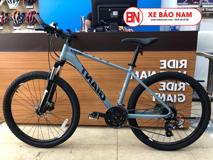 Xe đạp Giant ATX 700 màu xám